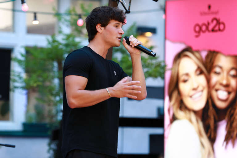 Live musical performance during the got2b launch, engaging the crowd with vibrant energy.