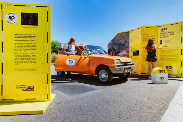 An orange Renault 5 featured in the exhibition on the evolution of road safety since 1972.